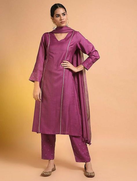 Plain Raw Silk Kurti Designs, Raw Silk Kurti Designs, Kurta Neckline, Fusion Tops, Jaipur Kurti, Stitching Styles, Simple Kurtis, Silk Kurti Designs, Salwar Pants