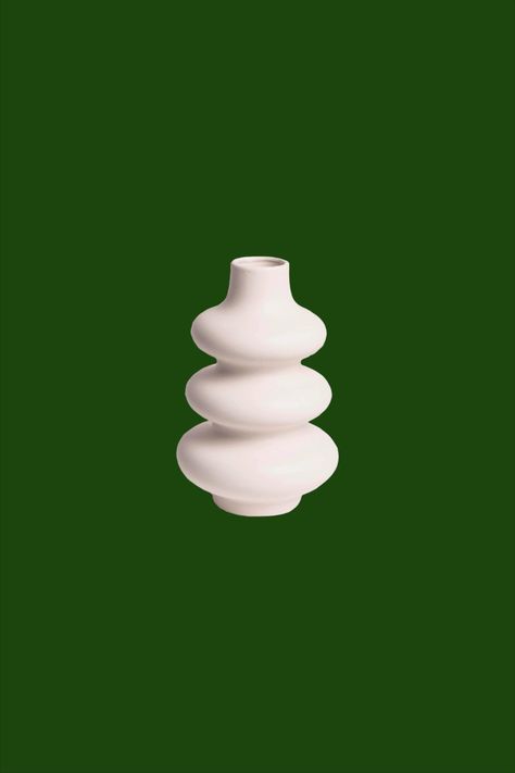 White neutral wavy vase Wavy Vase, Vase Art, Wavy Lines, Minimal Decor, Modern Minimalism, Living Room Decoration, Flower Vase, Art Modern, Room Decoration