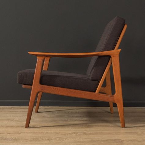 Listed on VNTG.com: 1960s Armchair in teak | #vntg #vintage 1960s Armchair, Wood Armchair, Table Picnic, Oak Armchair, Chair Designs, Wooden Armchair, Teak Armchair, Furniture Design Living Room, Wood Arm Chair