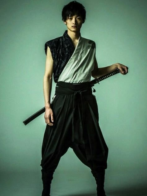 samurai ronin jovem Samurai Clothing, Clothing Reference, Body Reference Poses, Clothes Reference, Human Poses Reference, Human Poses, Character Poses, Figure Poses, Dynamic Poses