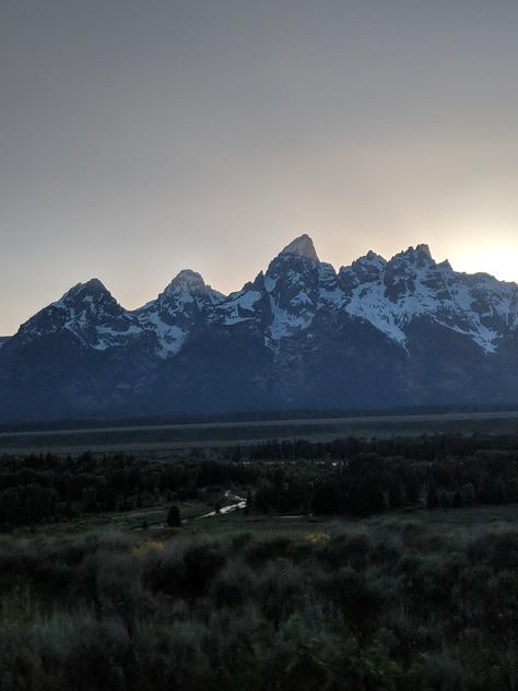 Wyoming Mountains Mountains Wallpaper Iphone, Mountain Wallpaper Iphone, Wyoming Aesthetic, Wallpaper Verse, Iphone Wallpaper Mountains, Glee Wallpaper, Northern Attitude, Spotify Pfp, Wyoming Mountains