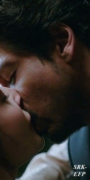 Anushka Sharma Jab Harry Met Sejal, Anushka Sharma Movies, Jab Harry Met Sejal, Shah Rukh Khan Movies, Srk Movies, Cheek Kiss, King Khan, Anushka Sen, Anushka Sharma