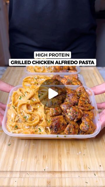 356K likes, 705 comments - jalalsamfit on August 13, 2024: "High Protein Grilled Chicken Alfredo Pasta! Only 595 Calories🍗🍝🧀 One of the most indulgent meal preps i’ve made! Chicken is cooked to perfection, paired with a rich creamy Alfredo Pasta. So simple and easy with great macros🤌🏽 Macros Per Serving (4 Servings Total) 595 Calories | 59g Protein | 50g Carbs | 16g Fat Ingredients (To Make 4 Servings) Grilled Chicken - 800g Cubed Chicken Breast (I get mine from @saffron_alley ) - 1 T 50 G Protein Meals, Grill Chicken Alfredo Pasta, High Protein Alfredo Pasta, High Protein Chicken Pasta, Ground Chicken Breast Recipes, High Protein Chicken Dinner, High Protein Chicken Alfredo Pasta, High Protein Chicken Alfredo, High Protein Tuscan Chicken Pasta