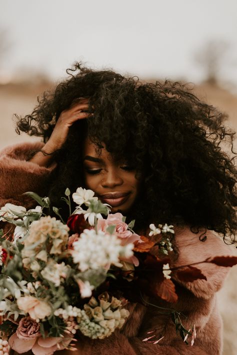 Girl Holding Flowers Aesthetic, Holding Flowers Aesthetic, Brutal Fruit, Theme Widget, Planner Images, Girl Holding Flowers, Birthday Concept, Fall Portraits, Flower Photoshoot