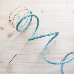 DIY - Le tuto prénom tricotin et toutes les astuces pour faire un joli mot en tricotin - Rock and Paper Atrapasueños Diy, Wire Jig, Crochet Letters, Wire Knitting, Spool Knitting, Rock And, Knitted Wire, French Knitting, Diy Bebe