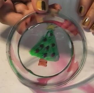 How To Make Melted Christmas Ornaments Shrinky Dink Christmas Ornaments, Plastic Cup Crafts, Kids Christmas Crafts Ornaments, Christmas Tree Ornaments To Make, Kids Crafts Ornaments, Cup Ornaments, Diy Christmas Gifts For Friends, Christmas Crafts For Kids To Make, Diy Christmas Tree Ornaments