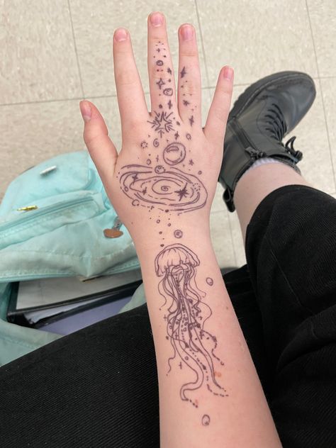 Jellyfish In Space Tattoo, Jelly Fish Hand Tattoo, Jellyfish Tattoo Aesthetic, Jellyfish Neck Tattoo, Cool Jellyfish Tattoos, Galaxy Jellyfish Tattoo, Little Jellyfish Tattoo, Jellyfish Hand Tattoo, Space Jellyfish Tattoo