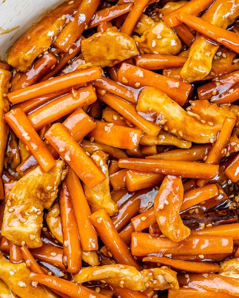 Chicken Carrots Recipe, Carrots Recipe Healthy, Chicken Carrots, Sauteed Carrots, Mini Carrots, Chicken Cauliflower, Clean Food Crush, Fall Cooking, Food Crush