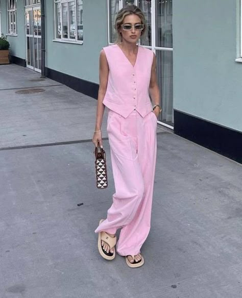 Outfit Idea For Summer, Idea For Summer, Photo Pinterest, Monochromatic Outfit, Streetstyle Outfit, Classic Outfit, Pink Set, Looks Street Style, Stockholm Fashion