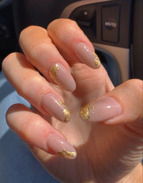 Simple Nails With Gold Flakes, Gold Flake Gel Nails, Oval Nails With Gold Flakes, Gel Nail Designs Gold Flakes, Gold Flake Tip Nails, Gold Flake Ombre Nails, Gold Flakes Nail Art, Simple Gold Flake Nails, Ombre Nails Gold Flakes