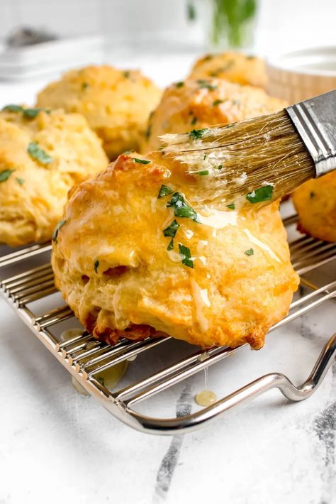 Copycat Red Lobster Cheddar Bay Biscuits - My Messy Kitchen Copycat Red Lobster, Red Lobster Cheddar Bay Biscuits, Red Lobster Biscuits, Breakfast Cupcakes, Cheesy Biscuit, Cheddar Bay Biscuits, Cheddar Biscuits, Messy Kitchen, Biscuit Mix