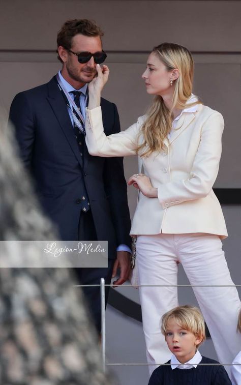 Legion-Media > Photo LGN66487318: PIERRE CASIRAGHI PRESIDE EL FORMULA E MONACO E-PRIX 2023 Caroline Von Monaco, Beatrice Casiraghi, Decades Of Fashion, Beatrice Borromeo, Royal Portraits, Bride Dress Simple, Princess Grace Kelly, Monaco Royal Family, Princess Stephanie