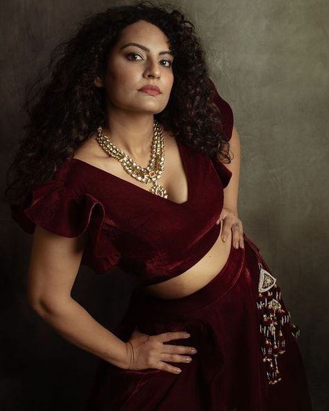 Panache Haute Couture (@panachehautecouture) • Instagram photos and videos Velvet Blouse Designs Latest, Green Velvet Blouse, Velvet Blouse Design, Jodhpuri Suits, Velvet Saree, Saree Jackets, Maroon Colour, Maroon Fabric, White Lehenga