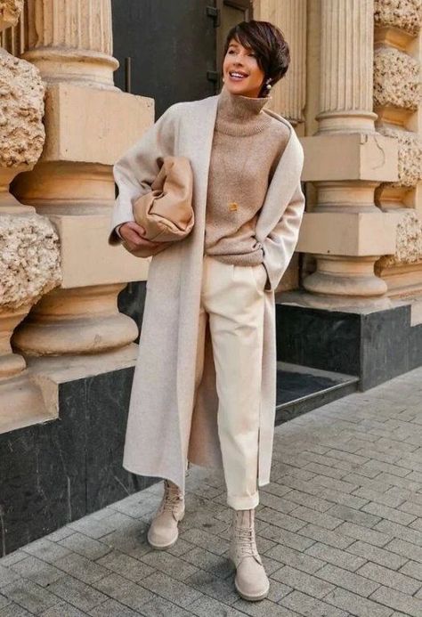 Beige Boots Outfit, Combat Boot Outfit, Pijamas Women, Classy Winter Outfits, Beige Outfit, Street Style Chic, Coat Outfits, Mode Inspo, 가을 패션