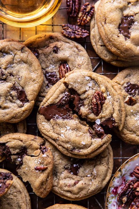 Brown Butter Bourbon Pecan Chocolate Chunk Cookies | halfbakedharvest.com Half Baked Harvest Cookies, Red Wine Brownies, Brown Butter Bourbon, Butter Bourbon, Chocolate Chex, Pecan Chocolate, Half Baked Harvest Recipes, Sweet Bourbon, Boozy Desserts