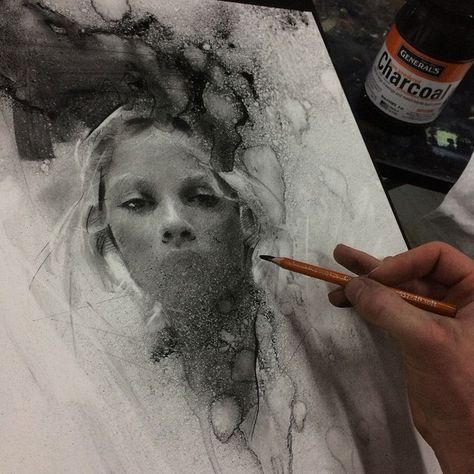 Casey Baugh,artist Casey Baugh, Drawings On Paper, Hand Drawn Portraits, Art Charcoal, Charcoal Portraits, Charcoal Drawings, Charcoal Art, Arte Sketchbook, Sketchbook Art