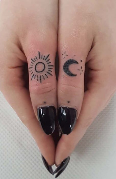 Tattoo In Finger, Virgin Mary Tattoo Design, Mary Tattoo Design, Sun And Moon Tattoo Designs, Festival Henna, Thumb Tattoos, Awesome Tattoo Ideas, Virgin Mary Tattoo, Sun Tattoo Designs