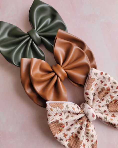 Your husband called. He said your daughter needs these for her fall wardrobe 😉 Hate to admit it, but he's not wrong 🤷🏼‍♀️ Look at those PLEATHERS 😍 We're dreaming about crisp air, cozy sweaters, autumn foliage, and NEW hair bows! Fall release is on Saturday! Set your alarms now for 11 am EST ⏰️ Autumn Hair Bows, Fall Hair Bows, Leather Hair Bows, Bows Ideas, Fall Hair Bow, Cozy Sweaters Autumn, Homemade Bows, Autumn Hair, Holiday Fits