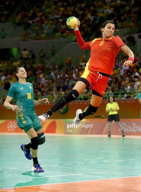 Cristina Neagu #8 of Romania takes a shot as Eduarda Taleska #18 of Brazil defends on Day 3 of the Rio 2016 Olympic Games at the Future Arena on August 8, 2016 in Rio de Janeiro, Bra Team Handball, Hand Ball, Handball Players, 2016 Olympic Games, Asian Games, Commonwealth Games, Take A Shot, Rio 2016, Dynamic Poses