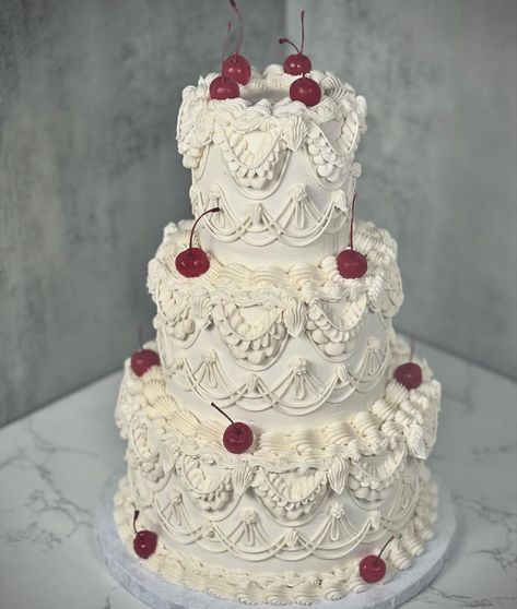 Classic Vintage Wedding, Vintage Wedding Cake, Dream Wedding Cake, I Love My Job, Cherry Cake, Shotting Photo, Wedding Cakes Vintage, Victorian Wedding, Pretty Birthday Cakes