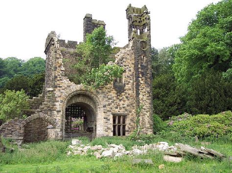 Crumbling Stone Guardhouse Ruin Castle, Crumbling Castle, Medieval Ruins, Ruined Castle, Abandoned Churches, Small Castles, Beautiful Ruins, All That Remains, Castle Tower