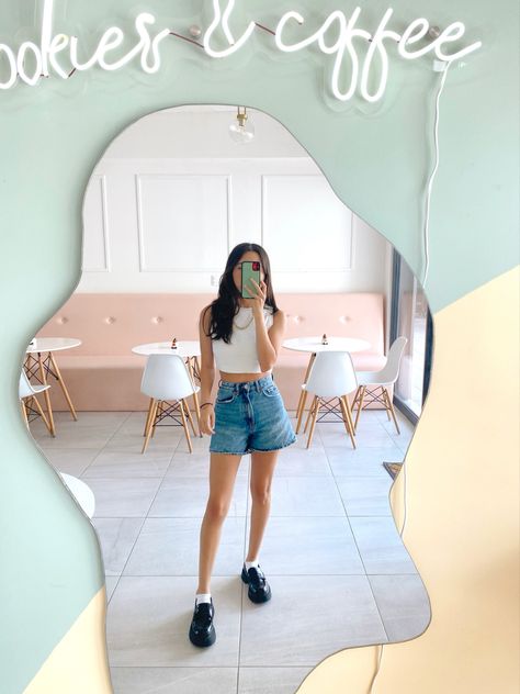 Loafers With Jean Shorts, Loafers And Denim Shorts, Loafers With Shorts Women, Shorts And Loafers Outfit, Loafers And Shorts, Beige Loafers Outfit, Loafer Fits, Loafers With Jeans, Loafers And Jeans