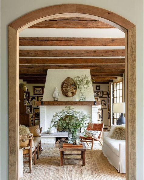 Lauren Liess (@laurenliess) ��• Instagram photos and videos Hgtv Designers, Lauren Liess, Morning Room, Virginia Homes, Living Room Ceiling, Rustic Coffee Tables, Living Room Style, Residential Design, Living Room Inspiration