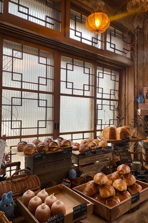 Seoul, Bakery, panaderia coreana, Corea, Seul, pâtisserie, food. Korean Cafe Bakery, Korean Bakery Shop, Korean Bakery Aesthetic, Korean Bakery, Asian Cafe, Korean Cafe, How To Store Bread, Korean Things, Aesthetic Korean