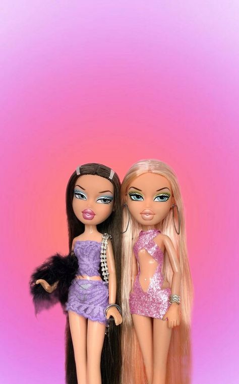 Bratz Bionda E Mora, Bratz Asethic, Bratz Best Friends, Bratz And Barbie, Barbie And Bratz, Bratz Doll Aesthetic, Pink Bratz, Dolls Monster High, Bratz Wallpaper