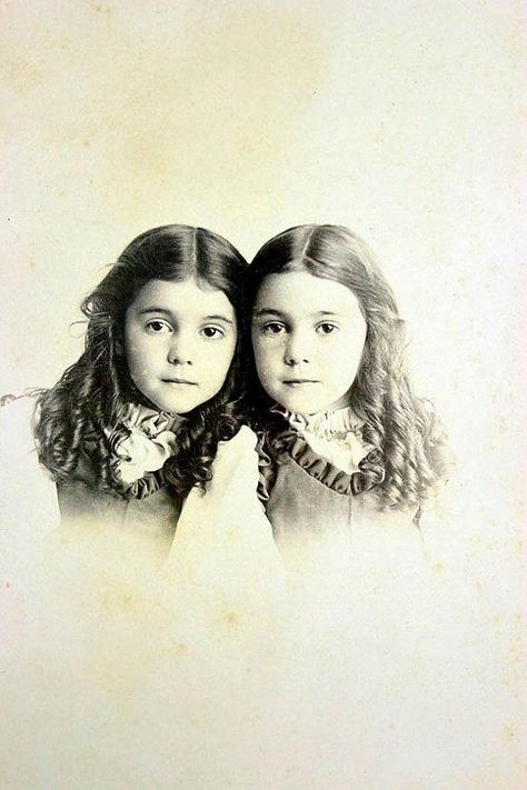 https://flic.kr/p/peAG14 | Twin Sisters | Vintage Vintage Sisters, Twin Photography, Vintage Children Photos, Twin Photos, Antique Photography, Vintage Twins, Victorian Photos, Vintage Portraits, Twin Sisters