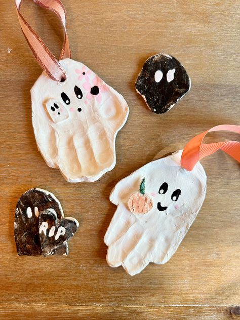 Click the link for this easy and festive diy! Crayola Clay, Clay Ghosts, Spooky Items, Ghosts Halloween, Festival Diy, Halloween Craft, Halloween Boo, Halloween Town, Mod Podge