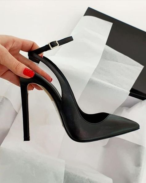 Stilletos Heels Classy, Stilletos Heels, Trendy Block Heels, Cute Shoes Heels, Shoes Heels Classy, Chunky Heel Shoes, Classy Shoes, Stunning Shoes, Heels Classy