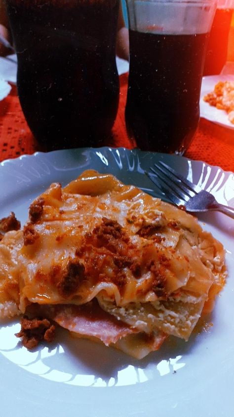 Fake story comida/lasanha/Coca-Cola Comidas Fake Story, Comidas Aesthetic, Think Food, Fake Story, Aesthetic Food, Lasagna, Sofia, Food And Drink, Ethnic Recipes