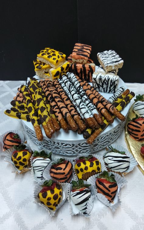 Wild One Birthday Party Treats, Wild One Birthday Treats, Jungle Theme Treats, Wild One Food Ideas, Safari Treats Dessert Tables, Jungle Theme Dessert Table, Wild One Dessert Table, Safari Desserts, Jungle Theme Food Ideas