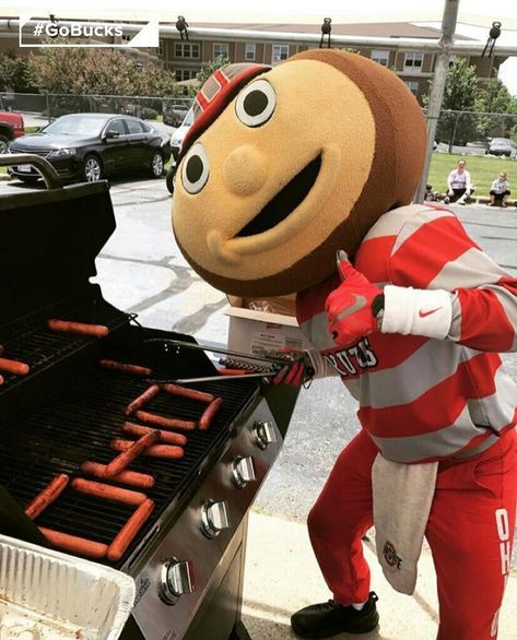 Making a hot dog with wiener spelled ohio awesome way go brutus 1#😉 Ohio State Baby, Cheerleading Pyramids, Brutus Buckeye, Buckeye Baby, Buckeye Nation, Oregon Ducks Football, Notre Dame Football, The Ohio State University, Ohio State Football