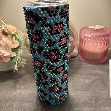 Handmade Never Used Rhinestone Tumbler 20 Oz Handwash Only. Drink In Style, Handwash Only Rhinestone Tumbler, Coffee And Tea Accessories, Tea Accessories, Coffee Kitchen, No Brand, Tumbler, Black Pink, Pink, Color