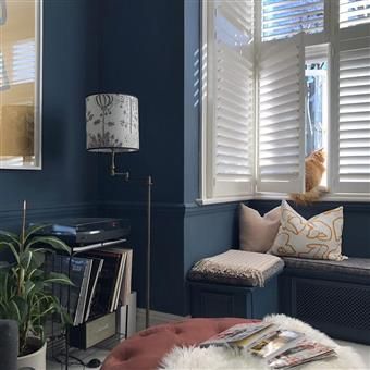 farrow and ball blue bedroom – Google Sök Farrow And Ball Lounge, Dado Rail Living Room, Farrow And Ball Stiffkey Blue, Blue Kitchen Walls, Stiffkey Blue, Living Room Wall Color, Room Wall Colors, Dado Rail, Kitchen Wall Colors