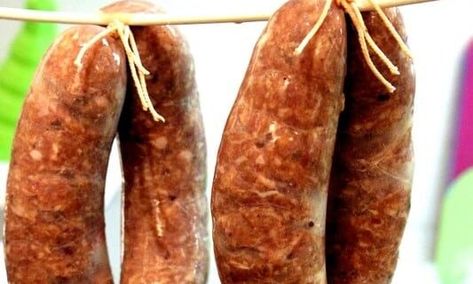 Homemade Pork Bratwurst Recipe For Bratwurst, Homemade Bratwurst Recipes, Homemade Bratwurst, Meat Curing, Sausage Making Recipes, Bratwurst Recipes, Sausage Ingredients, Diy Turkey, Sausage Making