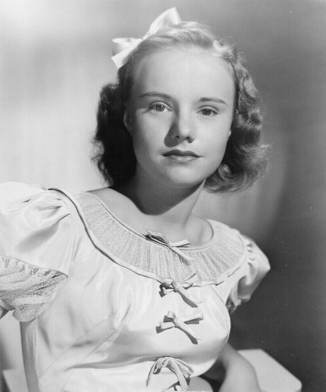 Peggy Ann Garner, Old Hollywood Glamour, Golden Age Of Hollywood, Hollywood Glamour, Old Hollywood, Ruffle Blouse, Hollywood, Women's Top