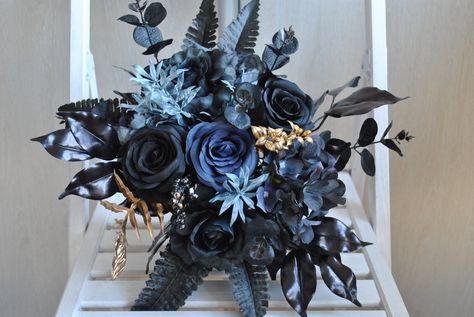 This beautiful black navy wedding bouquet  is perfect for your Gothic and Halloween wedding , Is made of high quality artificial flowers and greenery. The colors may slighty differ due to your screen settings. Navy Blue And Black Wedding Decorations, Baby Blue And Black Wedding, Navy Black Wedding, Black And Navy Wedding, Black White And Blue Wedding, Navy And Black Wedding, Navy Blue And Black Wedding, Blue And Black Wedding Theme, Halloween Wedding Bouquet