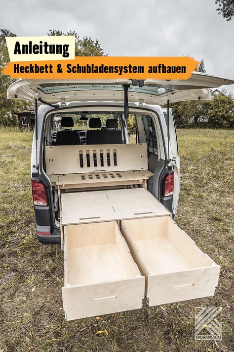 Du suchst das passende Bett für Deinen VW T4, T5 oder T6? Das Heckbett von BUILDIFY in Verbindung mit dem passenden Schubladensystem ist Bett, Sitzbank und Stauraum in einem. Die Camper-Module sind aus leichtem Birkensperrholz gefertigt. Sie kommen als CNC gefräster Bausatz bei Dir an. Hier geht's zur Aufbauanleitung. Ford Transit Connect Camper, Berlingo Camper, Kangoo Camper, Minivan Camper Conversion, T4 Camper, Van Vw, Auto Camping, Minivan Camping, Suv Camping