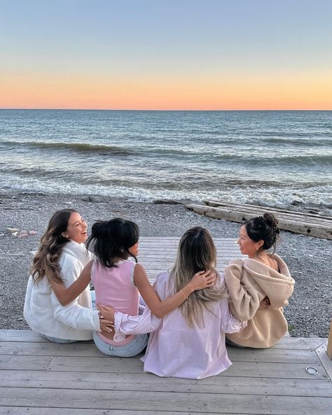 Sunsets & soul filled laughs 💗✨🐚 . . . . . #bfftrip #bestietrip #sunsetshots #sunsetvibes #summeraesthetic #beachsunset #pinterestaesthetic Beach sunset, bff trip, bestie trip, summer aesthetic, sunset vibes, friendship, girls trip, summer inspo Girl Trip Aesthetic, Girls Friends Aesthetic, Retreat Photoshoot, Girls Trip Aesthetic, Bestie Trip, Summer Aesthetic Sunset, Weekend Aesthetic, Friends Trip, Girls Friendship