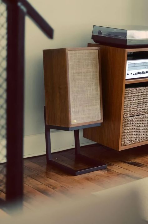 Floor Speaker Stands - Ideas on Foter Speaker Stands Diy, Speaker Shelves, Modern Speakers, Floor Speakers, Zimmer Diy, Wood Speakers, Koti Diy, Wooden Speakers, Record Player Stand