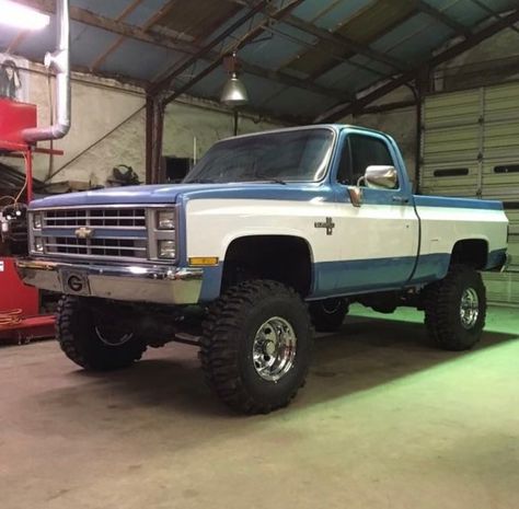 Blue Square Body Chevy, Big Chevy Trucks, Square Body Chevy, 87 Chevy Truck, Chevy K10, Hot Trucks, Country Trucks, Silverado Truck, Dream Trucks