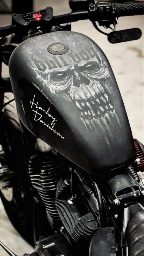 Airbrushed Tanks, Harley Davidson Images, Hd Sportster, Custom Motorcycle Paint Jobs, Metal Welding Art, Bike Tank, Bobber Style, Custom Paint Motorcycle, Motorcycle Paint Jobs