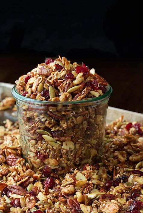 Granola Easy, Healthy Nuts And Seeds, Sommer Mad, Menu Sarapan Sehat, Paleo Granola, Orange Julius, Healthy Nuts, Paleo Snacks, Paleo Breakfast