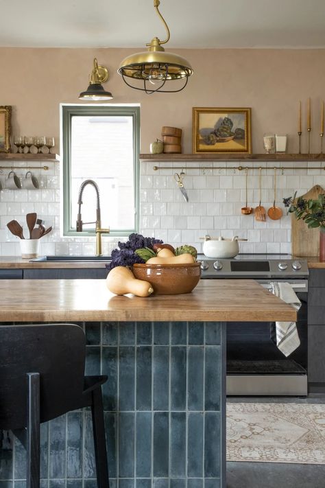 Tiled kitchen island Airy Kitchen, Glam Kitchen, I Spy Diy, Blue Backsplash, Kitchen Backsplash Ideas, Loft Kitchen, White Backsplash, Porcelain Wall Tile, The Tile Shop