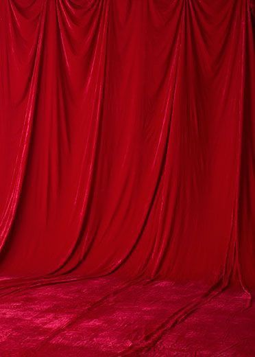 Red Studio Background, Red Backdrop Photoshoot, Photo Shoot Background, Studio Background Ideas, Photo Studio Design, Photography Studio Design, Artistic Rugs, Photoshoot Background, Studio Backdrops Backgrounds