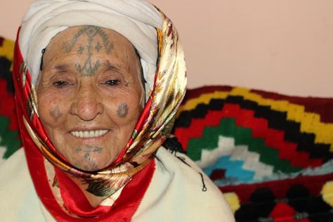 Algeria: Behind the Aures Women's Tattoos | Pulitzer Center Berber Tattoo, Facial Tattoos, Fresh Tattoo, Face Tattoos, Berber Women, Kids Health, Laura Lee, North Africa, Tattoo On