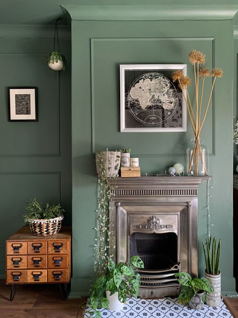 Diy Wall Treatments, Fireplace Feature Wall, Victorian Fireplace, Victorian Wall, Modern Victorian, Victorian Decor, Living Room Green, Green Rooms, Fireplace Wall